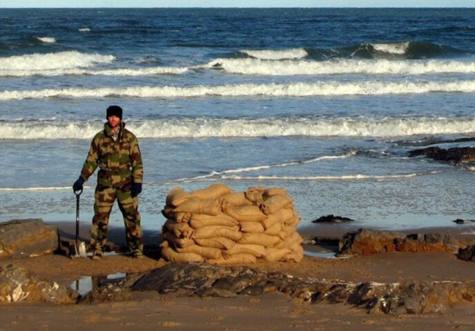 68 photos documenting building and destruction of a sangar by the tides.